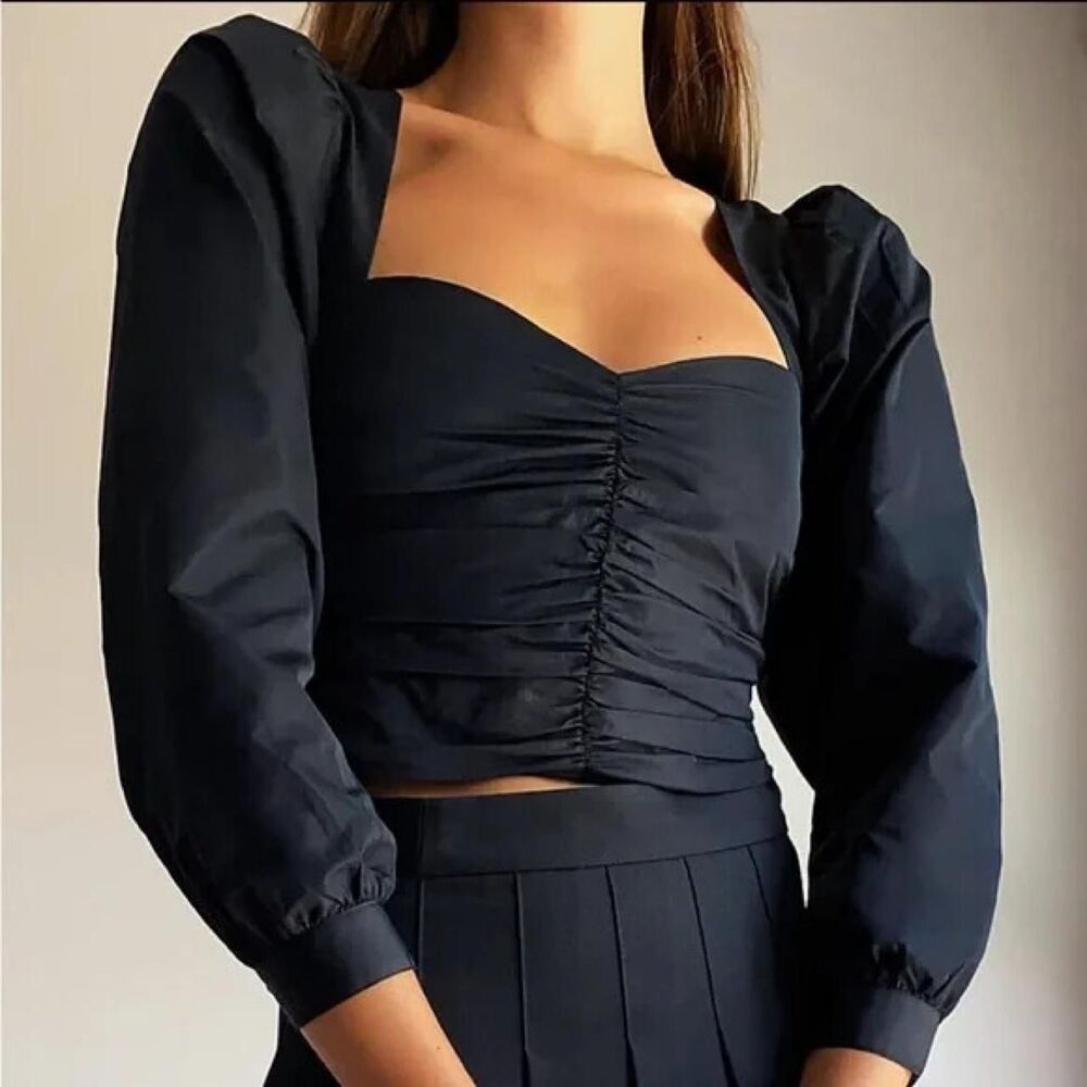 Aritzia Women's Black Crop-top